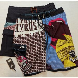 2 Pair Men’s Boardshorts Lot – Rusty w/ Wax Comb Opener + Black Stripe – L 36W